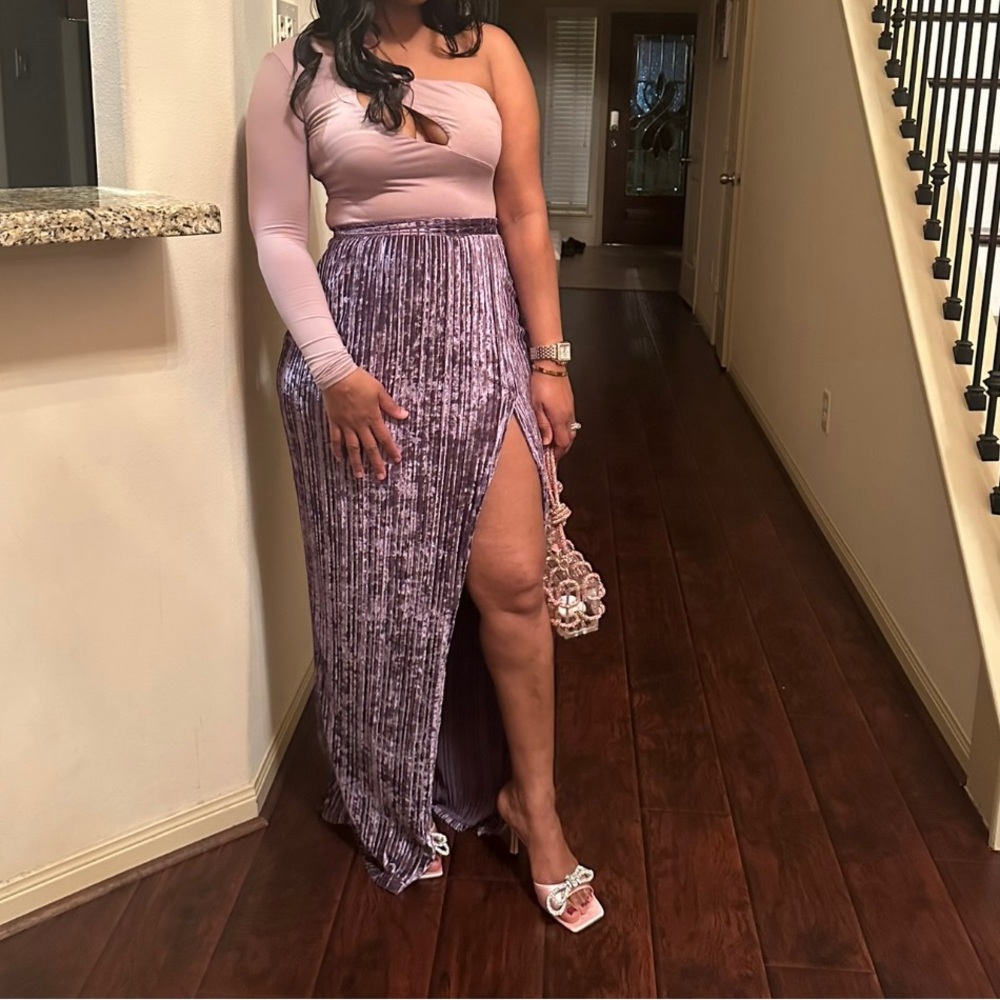 NWT JLUXLABLE velvet high slit skirt. - Picture 8 of 12